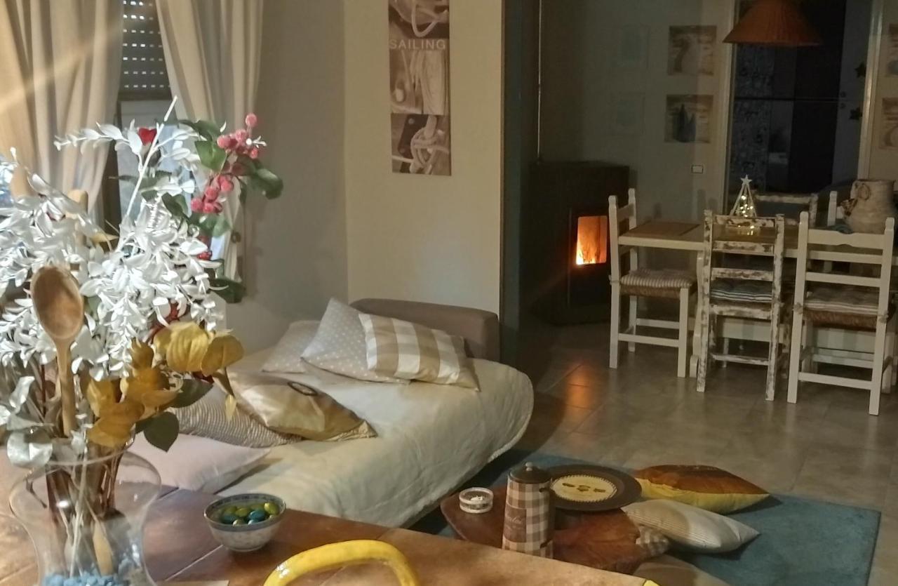 Casa Guanita Apartment Uzzano ภายนอก รูปภาพ